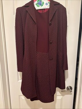Classic Women's Burgundy Textured Coat Suit.  Vintage 1998.  Dress & Coat.